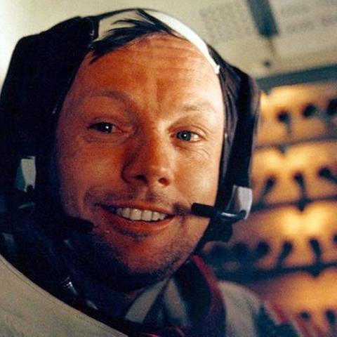 Apollo 11-Astronaut Neil Armstrong nach seinem historischen Spaziergang auf dem Mond; hier in der Landefähre "Eagle" (Foto: picture-alliance / dpa, picture-alliance / dpa -)
