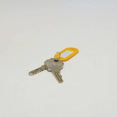 Haustürschlüssel auf einerm Tisch (Foto: SWR)