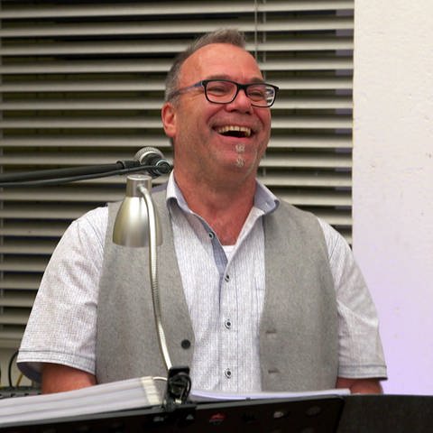Karl Küchle bei einem Konzert in Bickensohl (Foto: SWR)
