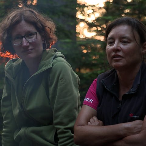 2 Frauen beim Trekking im Schwarzwald (Foto: SWR)