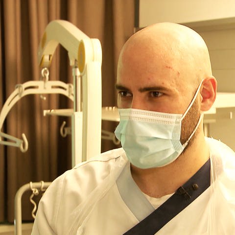 Pfleger Timo Strianese rappt für seinen Beruf (Foto: SWR)