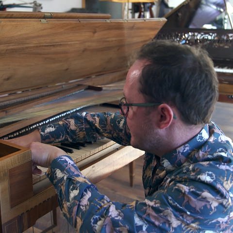 Frank Bischof restauriert Klaviere in Sankt Peter im Schwarzwald (Foto: SWR)