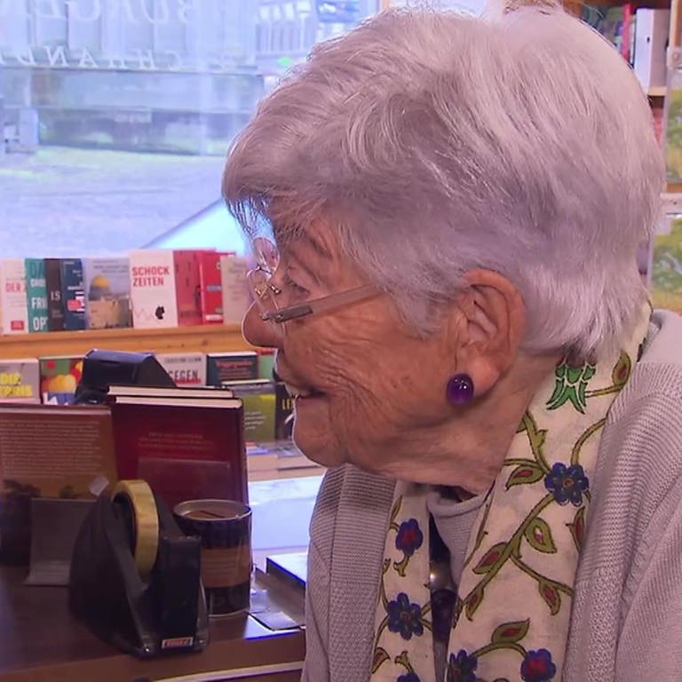 93-jährige Buchhändlerin (Foto: SWR)