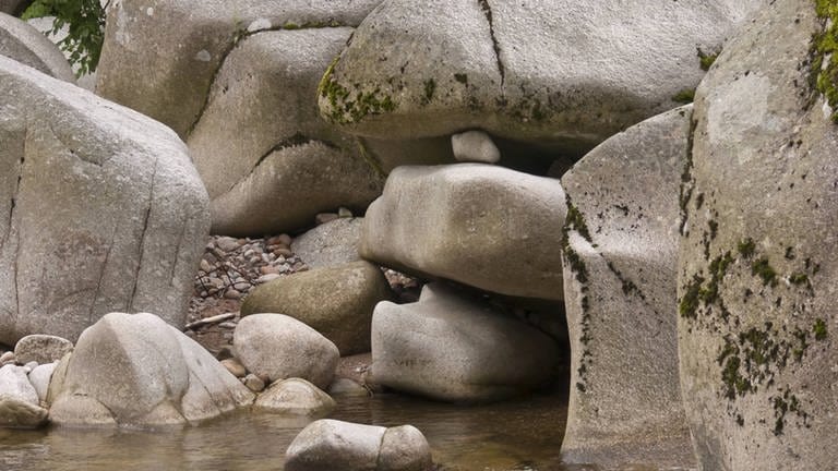 Große Felsen in Fluss Murg (Foto: IMAGO, Imago)