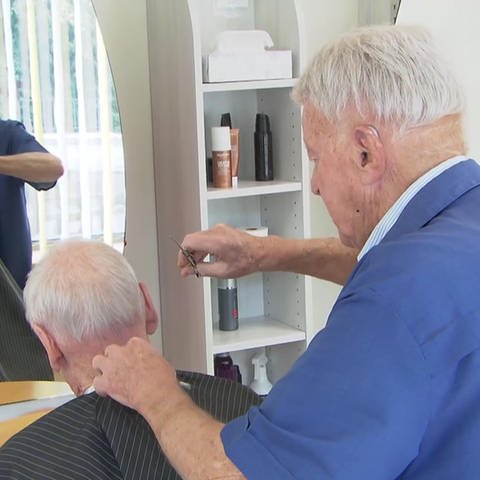 94-jähriger Friseur aus Freiburg