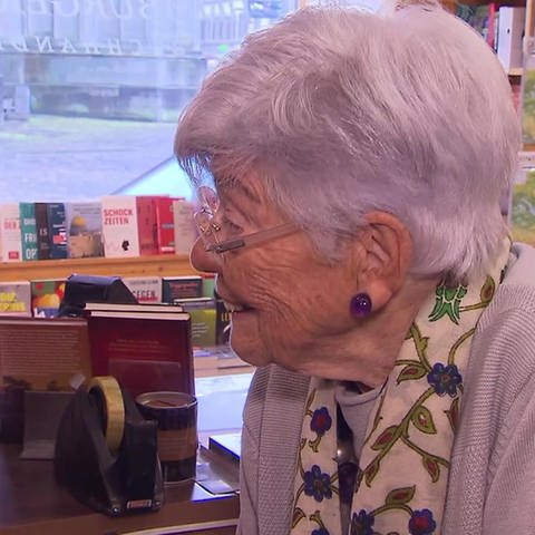 93-jährige Buchhändlerin