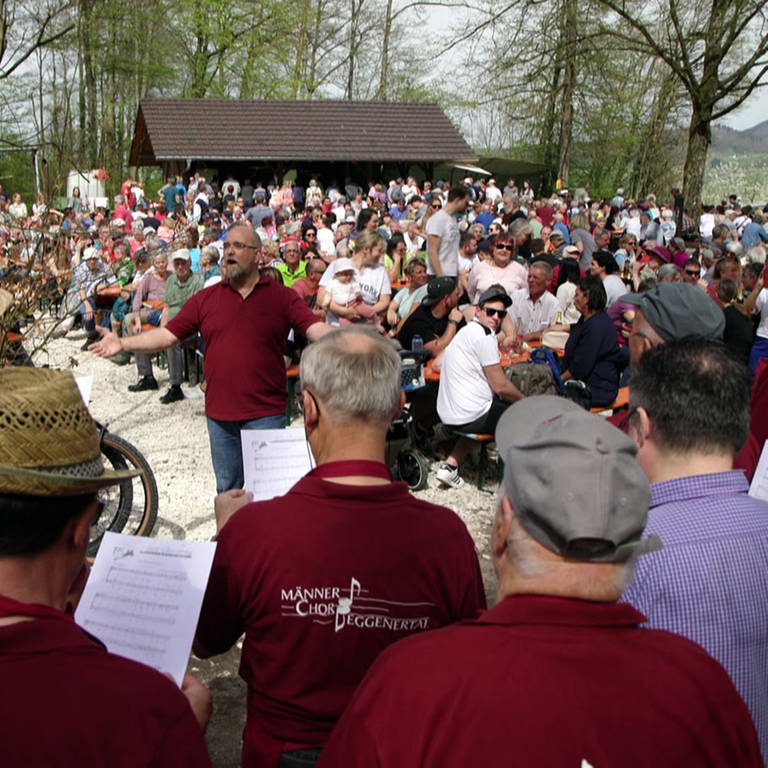 Kirschblütenhock im Eggenertal - Auftritt des Männerchors (Foto: SWR)