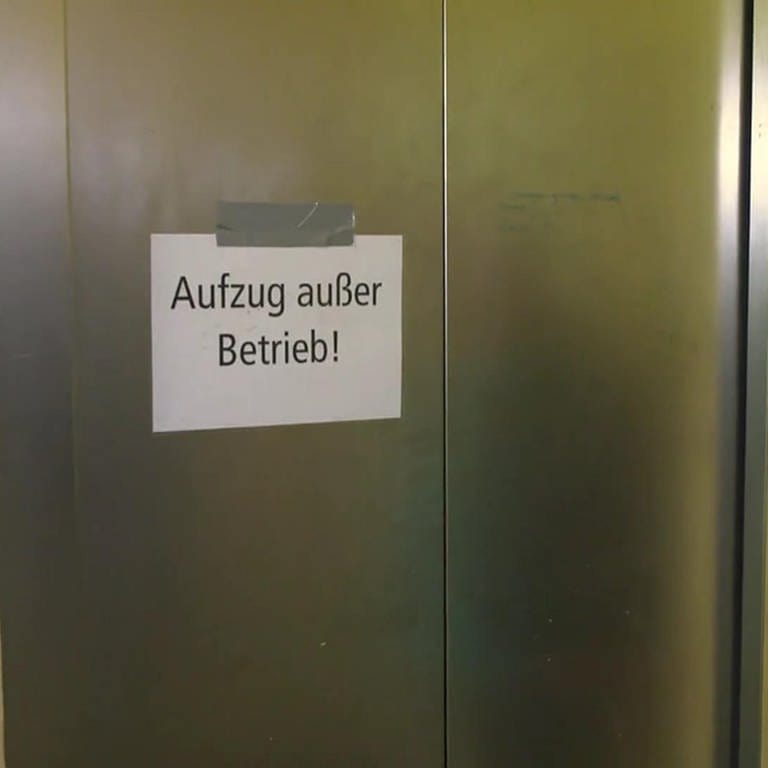 Wildpinkler zerstören Aufzug an Ellwanger Parkhaus