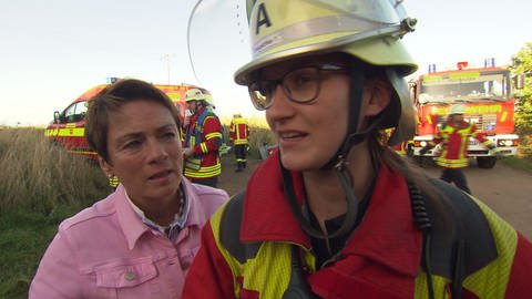 Feuerwehr-Frau Yvonne und Sonja Faber-Schrecklein (Foto: SWR)