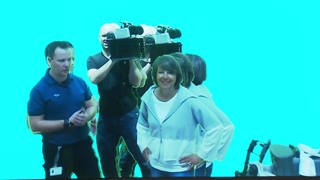 Annette Krause und ihr Kamerateam zusammen mit Mirco Fraß in einer Videoinstallation (Foto: SWR)