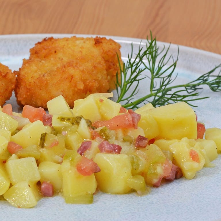 Knusperfisch mit Kartoffelsalat (Foto: Foto: Horst Stetter)
