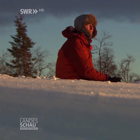 Sven Ploeger im Schnee (Foto: SWR)