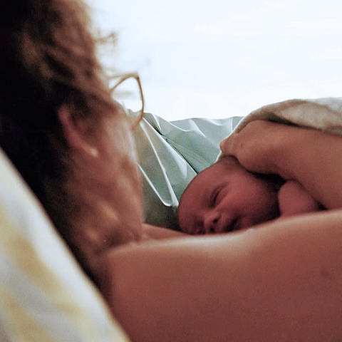 Belmins erster Tag auf der Welt beginnt in der Neuwieder Geburtsklinik. (Foto: SWR)