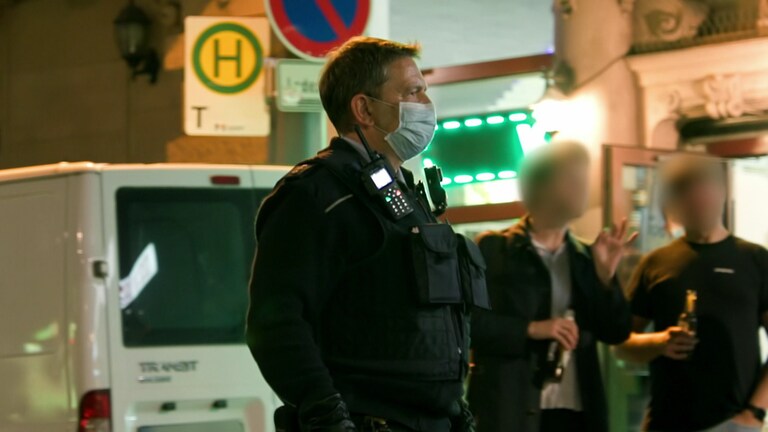 Die Polizei hat am Mainzer Hauptbahnhof mit vielen betrunkenen Personen zu tun. (Foto: SWR)