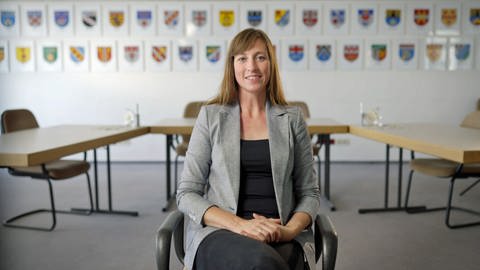 Die 38-jährige Janine Fischer ist die neue Bürgermeisterin der Verbandsgemeinde Bitburger Land. (Foto: SWR)