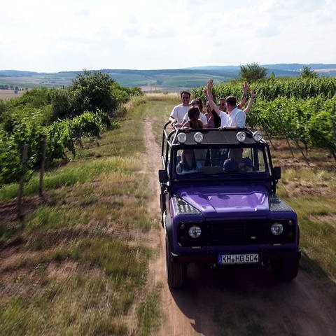 Die Fahrt im Jeep durch das Guldental ist das Highlight bei Konstantin Gänz' Kunden. (Foto: SWR)
