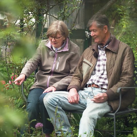 Angelika und Dieter Roth lieben ihren naturnahen Garten in Nieder-Olm. (Foto: SWR)
