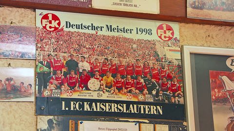 Poster mit Aufschrift 1. FCK Deutscher Meister 1998 (Foto: SWR, SWR)