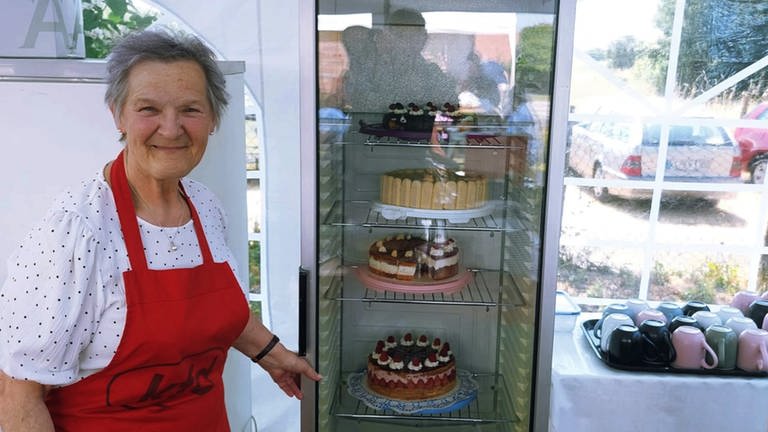 Zweimal im Monat kocht Ingrid Hauff Drei-Gänge-Menüs für die katholische Gemeinde in Mehlingen. (Foto: SWR)