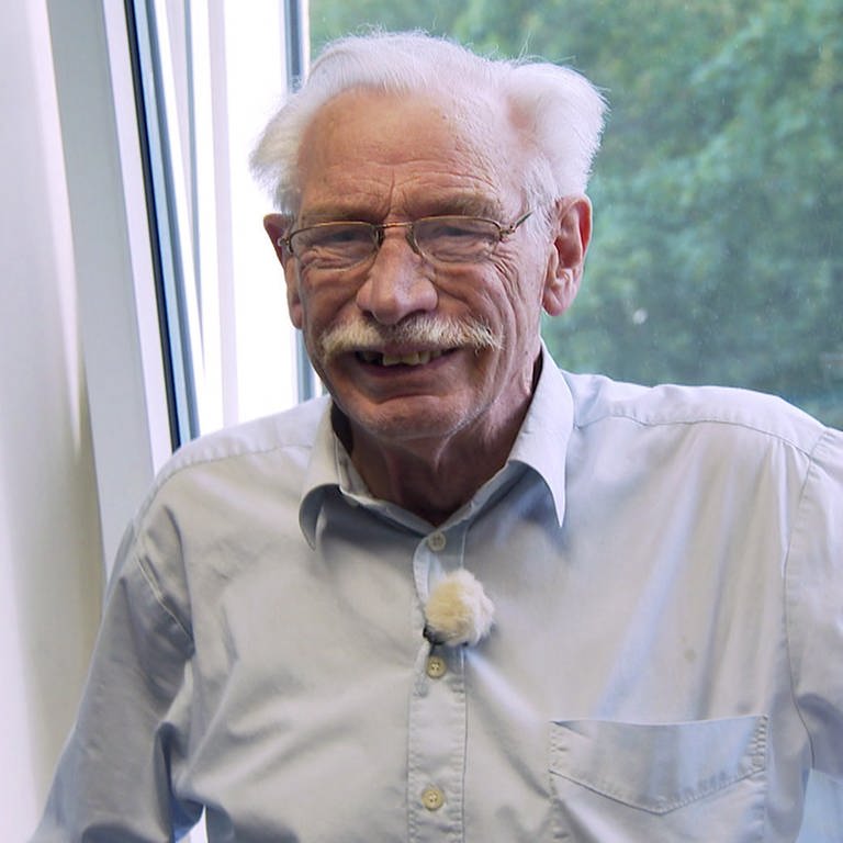 Seit 60 Jahren arbeitet der 74-jährige Heinz Häfner in seinem Betrieb – auch noch als Rentner. (Foto: SWR)