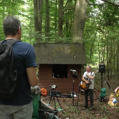 Woodvibrations-Kunstfestival “unplugged” in Aar-Erich (Foto: SWR)