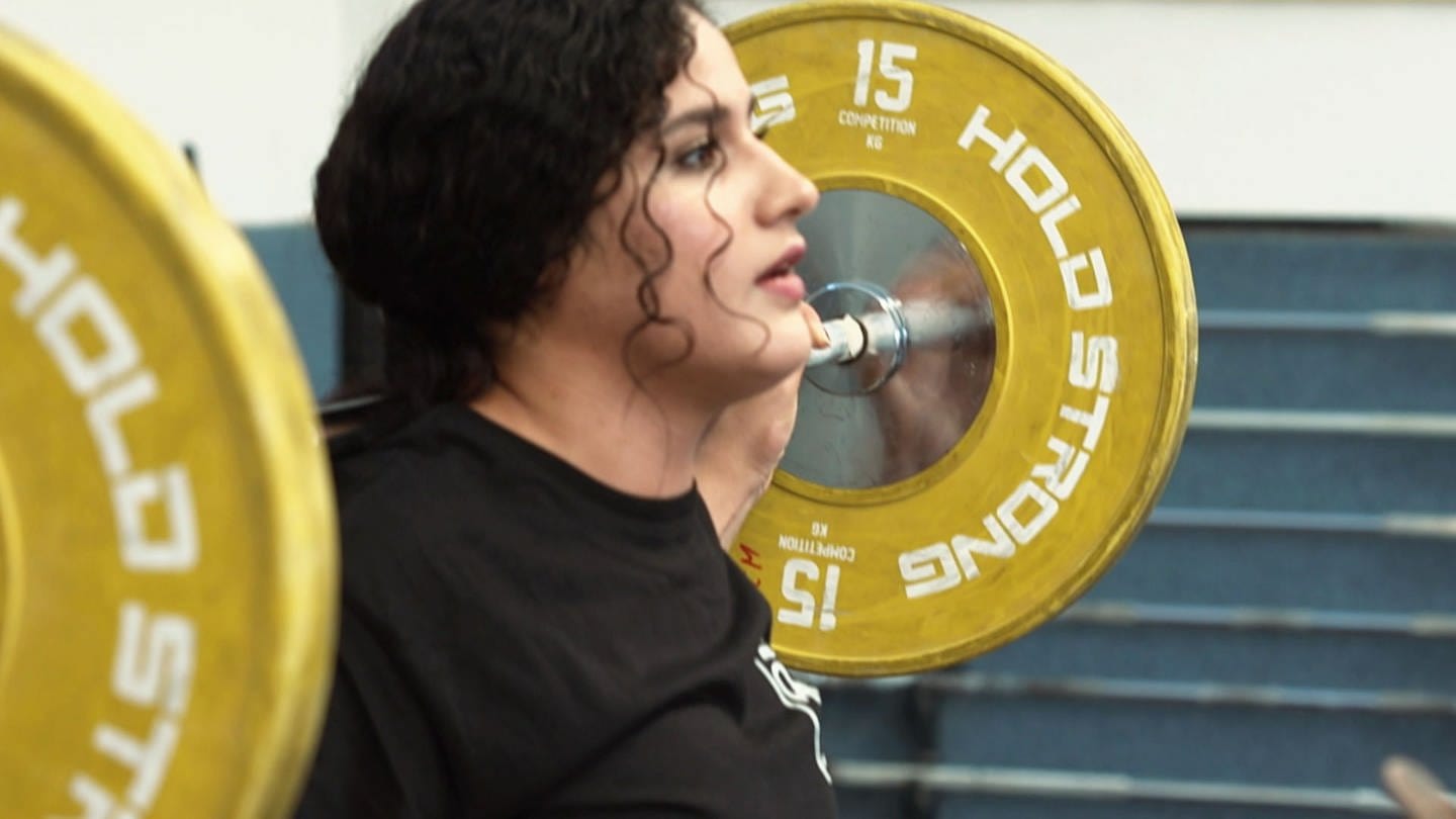 Gewichtheberin Yekta Jamali beim Training (Foto: SWR)