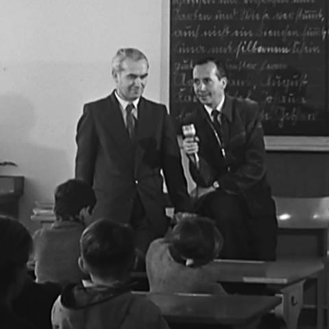 1956 war der Südwestfunk zu Gast in der hochmodernen Dorfschule in Amtzell. (Foto: SWR)