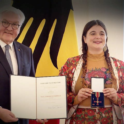 Kriegsdokumentarin Alea Horst erhält das Bundesverdienstkreuz. (Foto: SWR)