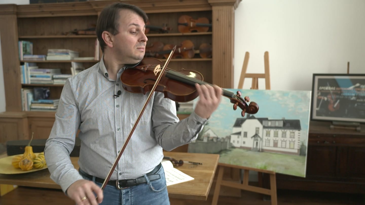 Violinist Florin Negreanu hat in Schüller ein neues Kunst- und Kulturzentrum eröffnet. (Foto: SWR)