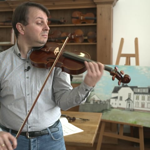 Violinist Florin Negreanu hat in Schüller ein neues Kunst- und Kulturzentrum eröffnet. (Foto: SWR)