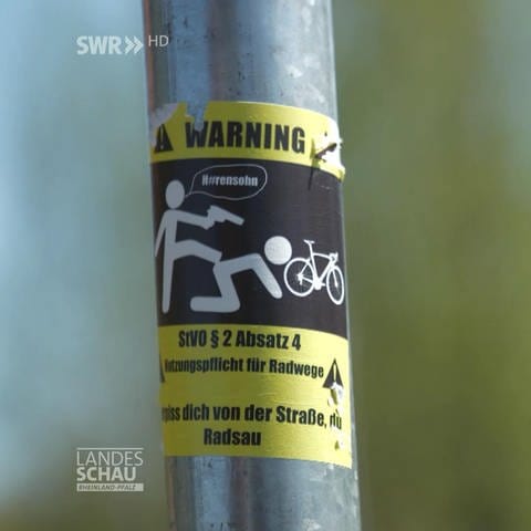 Sticker gegen Radfahrer*innen (Foto: SWR)