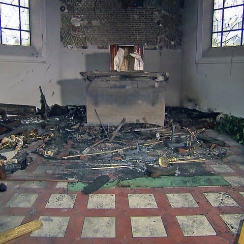 Zerstörter Altarraum der Kreuzerhöhungskirche