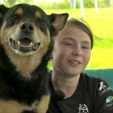 Die zehnjährige Sun und ihr Hund No Limit