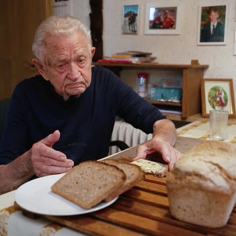 Bäckermeister Werner Kaiser backt auch noch mit 103 Jahren sein eigenes Brot. (Foto: SWR)