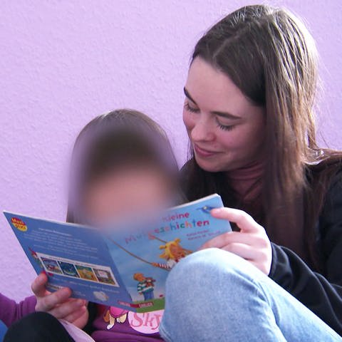 Michelle Kubat lebt mit ihrer kleinen Tochter im Eltern-Kind-Haus in Appenheim.