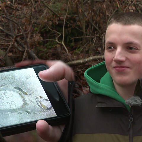Der 15-jährige Alexander Winkelmann hat 2021 Fliegerteile aus dem zweiten Weltkrieg gefunden.