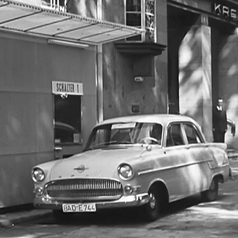 Ganz modern im Jahr 1957: Auto-Bankschalter