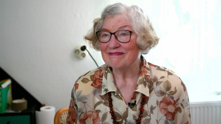Mit 90 Jahren zieht Hanne ins Seniorenheim.