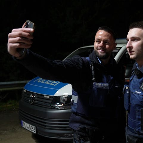 Die Insta-Cops auf Nachtstreife (Foto: SWR)