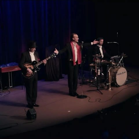 Drei Musiker auf der Bühne