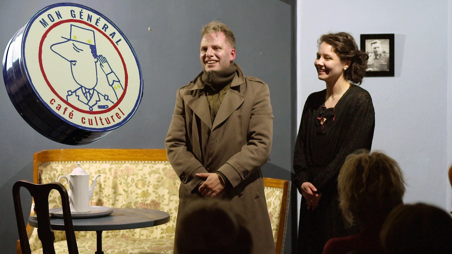 Peter und Danilea Luise Miklusz auf der Bühne in ihrem Kulturcafé (Foto: SWR)