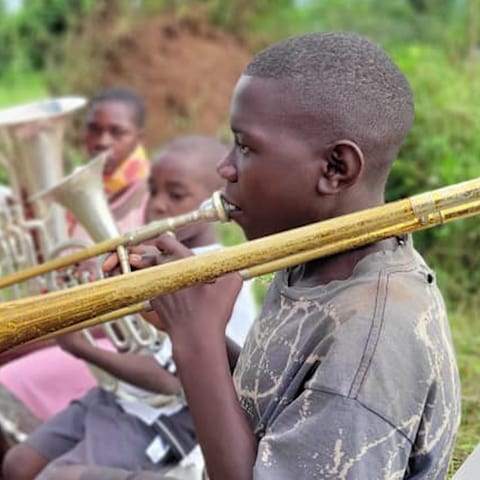 Betzdorf sammemlt Blasinstrumente für Kinder aus Uganda