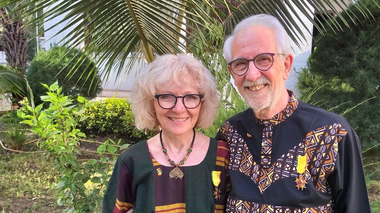 Peter und Inge Brucker sind seit über 30 Jahren für die Mali-Hilfe unterwegs. (Foto: SWR)