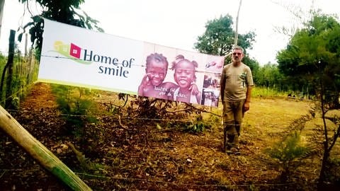 Achim Fuchs leitet das Hilfsprojekt "Home of Smile" für Waisenkinder in Kenia. (Foto: SWR)
