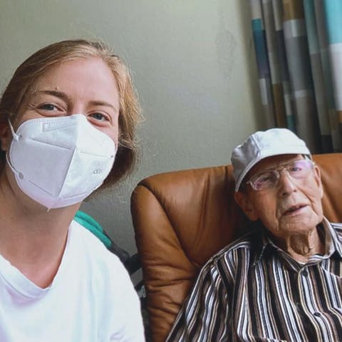 Lena Schmidt mit ihrem Großvater (Foto: SWR)