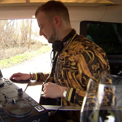 Jannis Schreiner am DJ-Pult (Foto: SWR, SWR)