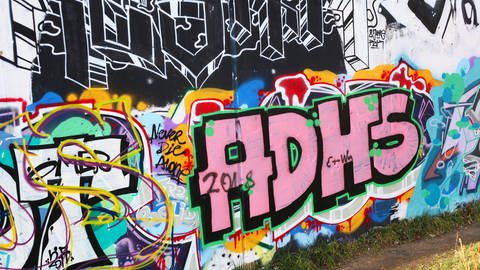 Graffiti "ADHS" (Foto: picture-alliance / Reportdienste, picture alliance / Wolfram Steinberg. Zur redaktionellen Verwendung. Nicht-redaktionelle Verwendung nach Absprache.)