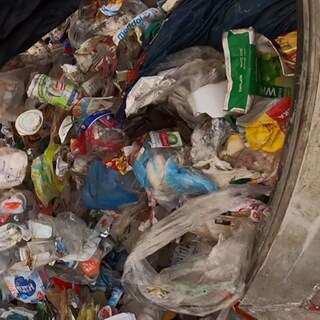 Plastikmüll auf einer Deponie (Foto: SWR, SWR)