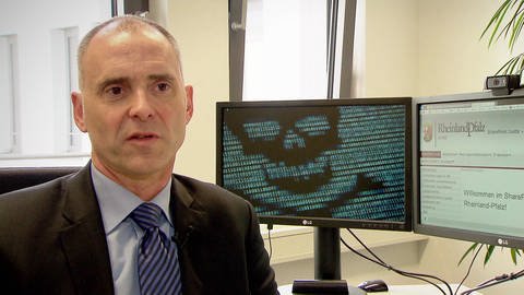 Dr. Jörg Angerer ist Leiter der Landeszentralstelle Cybercrime in Koblenz. (Foto: SWR)