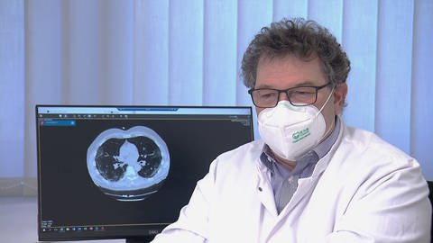 Lungenfacharzt Dr. med. Wolfgang Neumeister, Ärztlicher Direktor Hufeland-Klinik Bad Ems (Foto: SWR)